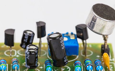 無功補償電容器漏油，可以繼續(xù)使用嗎？